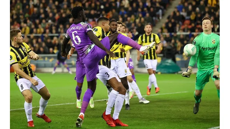 Acción de juego de Tottenham ante Vitesse.