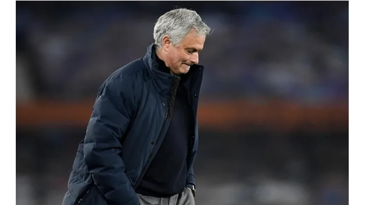 Jose Mourinho liquida a los 'suplentes' de Roma tras ser goleado.