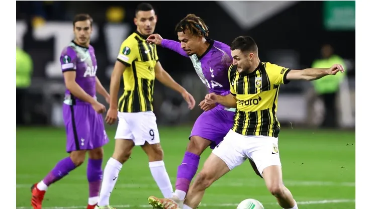 Vitesse le da un dolor de cabeza a Tottenham en la Conference League.