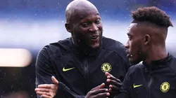 Lukaku en conversación en Chelsea.