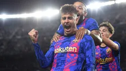 Jugadores del Barcelona festejan el gol de anoche.