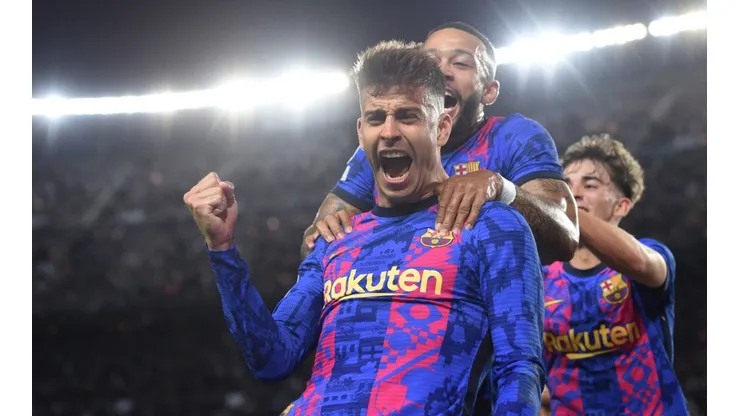 Jugadores del Barcelona festejan el gol de anoche.