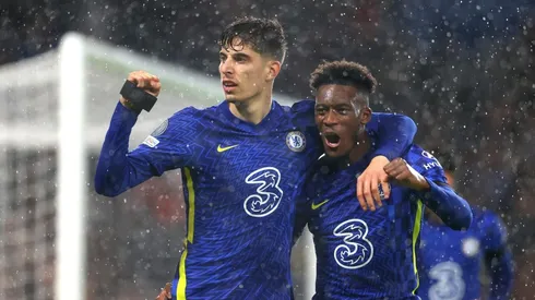 Kai Havertz y Callum Hudson-Odoi festejan para Chelsea.