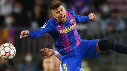 Piqué en acción de juego con Barcelona.