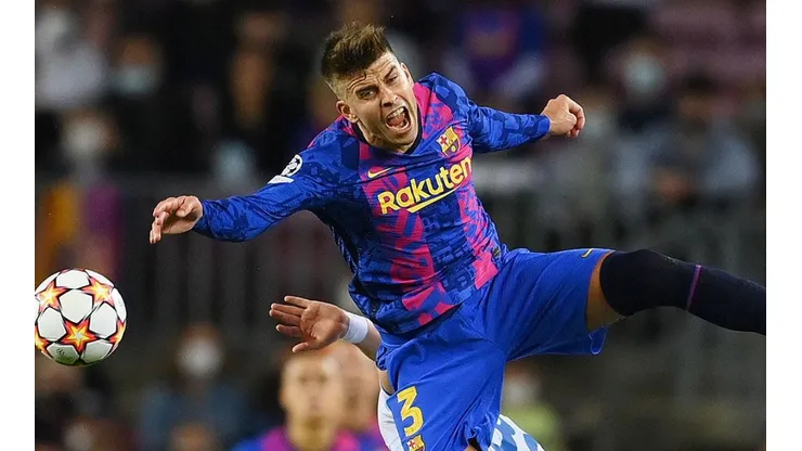 Piqué en acción de juego con Barcelona.