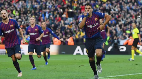 Festejo de gol de Luis Suárez.