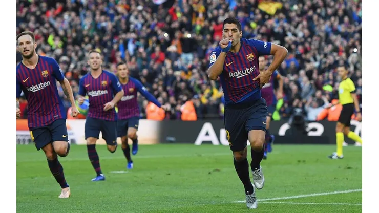 Festejo de gol de Luis Suárez.