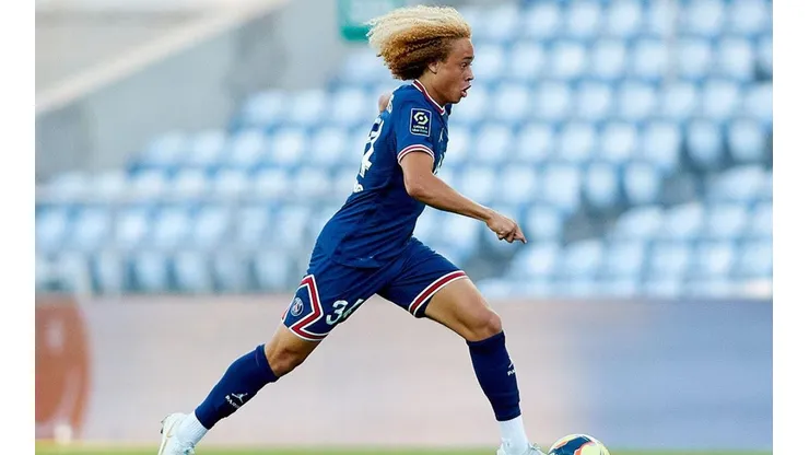Simons en acción con PSG.
