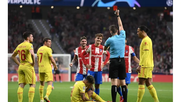 Antoine Griezmann, expulsado ante Liverpool.
