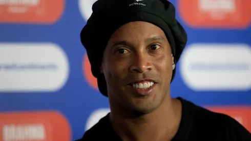 Ronaldinho generó un nuevo conflicto entre Barcelona y PSG.