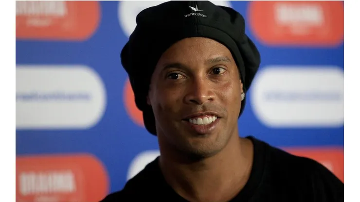 Ronaldinho generó un nuevo conflicto entre Barcelona y PSG.