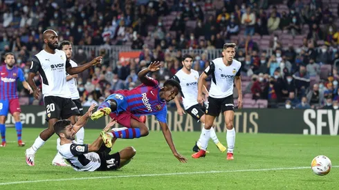 La jugada de la polémica en Barcelona - Valencia.
