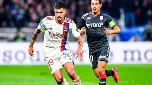 Acción de juego entre Lyon y Mónaco.