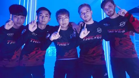100 Thieves da el batacazo contra EDG en Worlds 2021