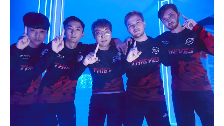 100 Thieves da el batacazo contra EDG en Worlds 2021