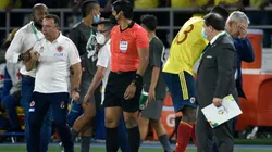 Jugadores de Colombia luego de que el VAR anulase el gol de Yerry Mina.