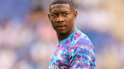 alaba en calentamiento con Real Madrid.