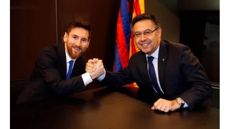 Lionel Messi y Josep Maria Bartomeu en sus tiempos en Barcelona.