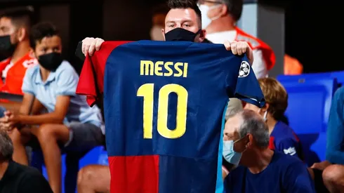 Aficionado del Barcelona con camiseta de Lionel Messi.