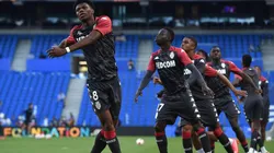 Aurelien Tchouameni al frente en el calentamiento de Mónaco.