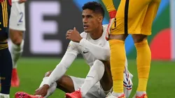 Raphael Varane tuvo que salir al final del primer tiempo de la final de Nations League.