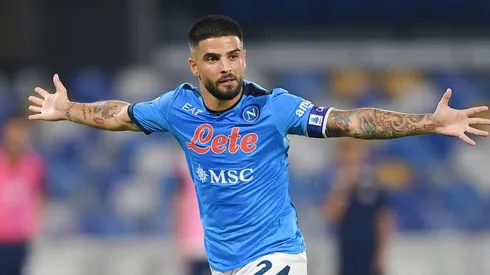 Lorenzo Insigne con la camiseta titular de Napoli.