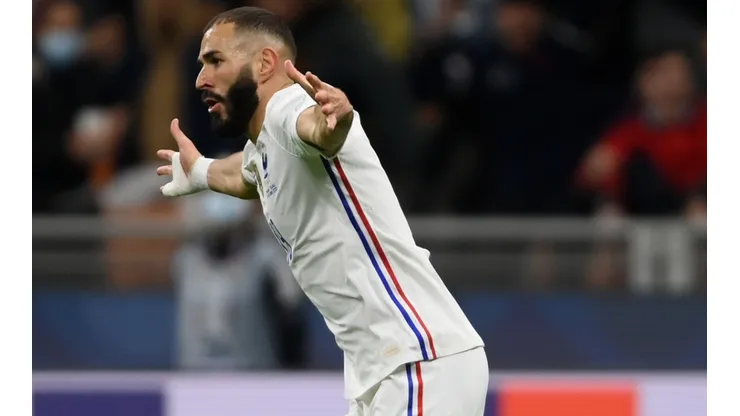 Karim Benzema celebra uno de sus goles por la UEFA Nations League.