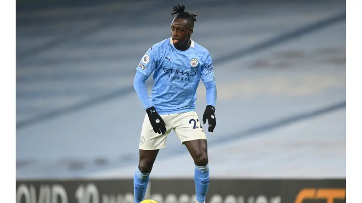 Benjamin Mendy en un encuentro con Manchester City.