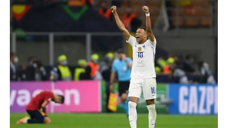 Kylian Mbappé celebra la victoria de Francia.