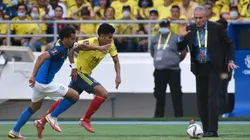 Luis Díaz y Marquinhos disputándose la pelota ante Tité.