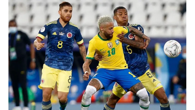Acción de juego entre Colombia y Brasil.