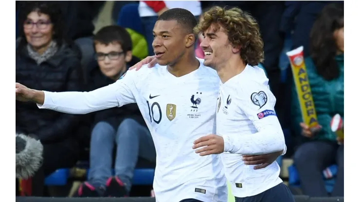 Kylian Mbappé y Antoine Griezmann, compañeros en la selección de Francia.