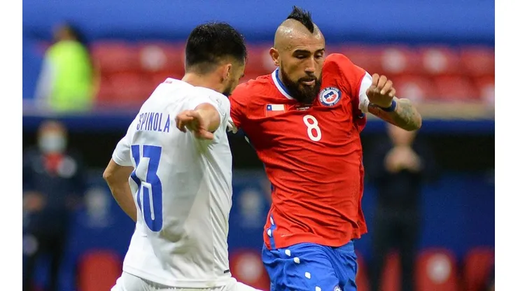 Acción de juego entre Chile y Paraguay.