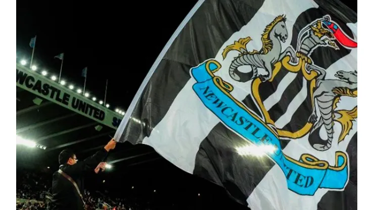 Bandera y estadio de Newcastle.