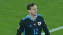 Danny Ward se mandó un terrible error y complicó a Gales.