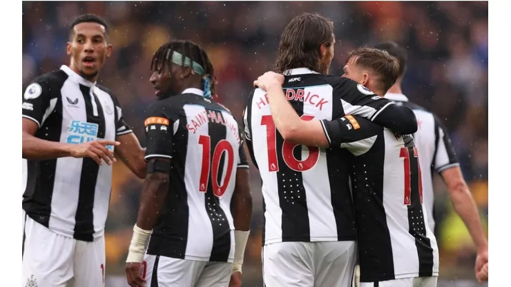 Newcastle cambia de dueños tras acuerdo entre fondo de inversión árabe y la Premier League.