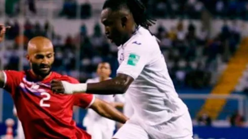 Costa Rica en acción con Honduras.