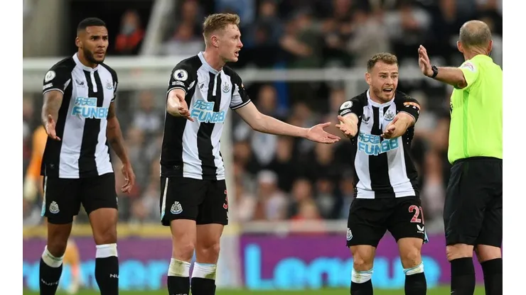 Newcastle en acción de juego en Premier League.
