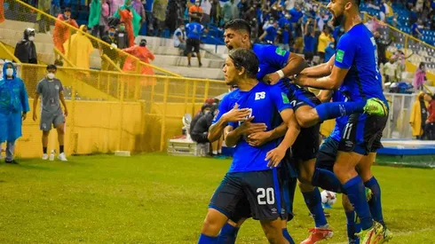 Festejo de gol de El Salvador.