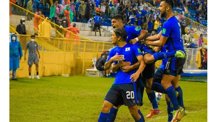 Festejo de gol de El Salvador.