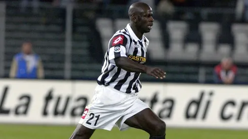 Lilian Thuram en un encuentro con Juventus.