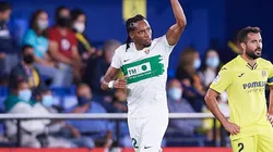 Johan Mojica en festejo de gol.