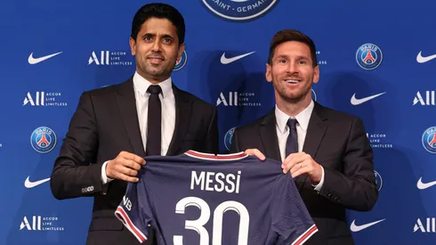 Nasser Al-Khelaifi y Lionel Messi en la presentación del argentino en PSG.