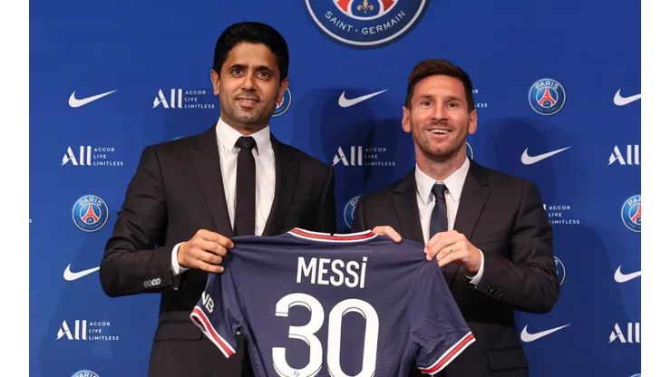Nasser Al-Khelaifi y Lionel Messi en la presentación del argentino en PSG.