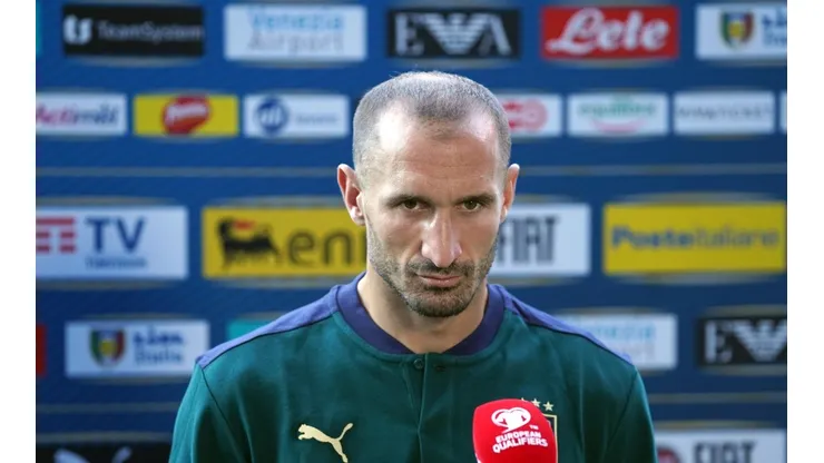 Giorgio Chiellini ante los medios.