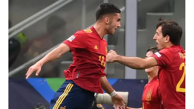 Ferran Torres en festejo de gol.