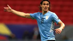 Cavani en acción con Uruguay.