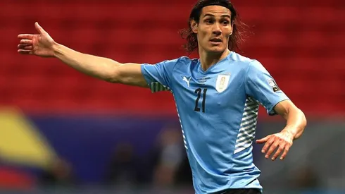 Cavani en acción con Uruguay.