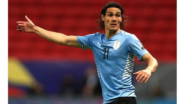 Cavani en acción con Uruguay.