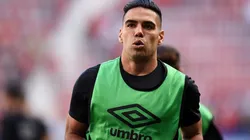 Falcao García en calentamiento con Rayo.
